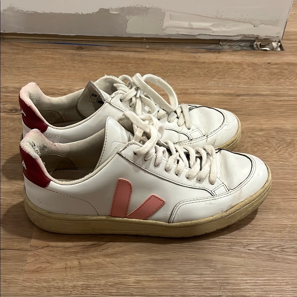 Veja Women's White and Pink Sneakers